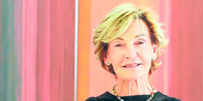 Soledad Sevilla: «El tejido del traje de fallera tiene fuerza para ser obra de arte»