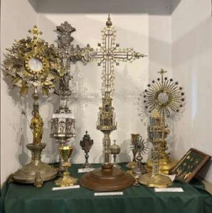 Iglesia parroquial de Santa María de Peñíscola (Castellón). Conjunto de orfebrería histórica y relicarios de Benedicto XIII
