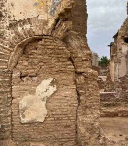 Puerta de ladrillo tabicado dispuesta en esviaje, alquería del Rey