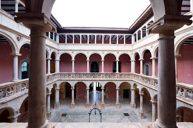 Tortosa. Claustro del Real Colegio de San Jaime y San Matías